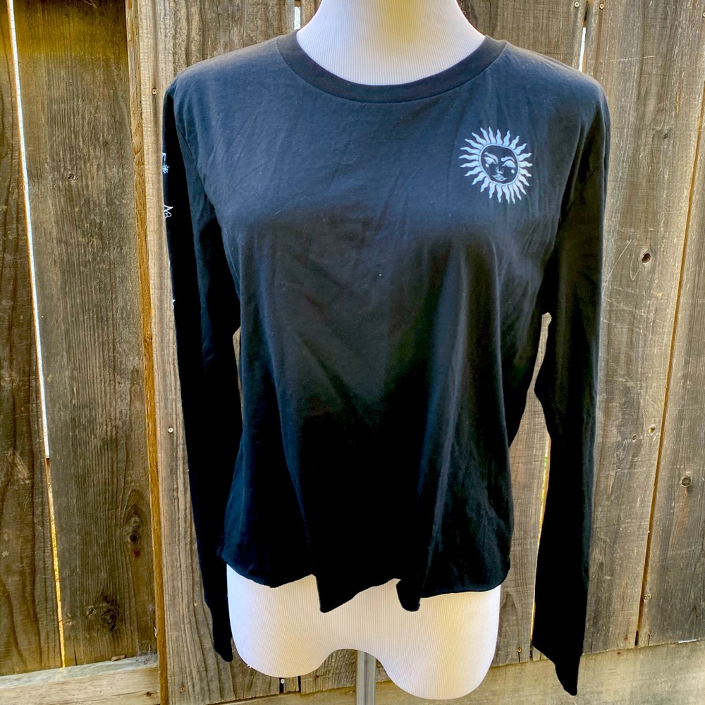 Gorgeous NWT Tilly’s celestial tee
